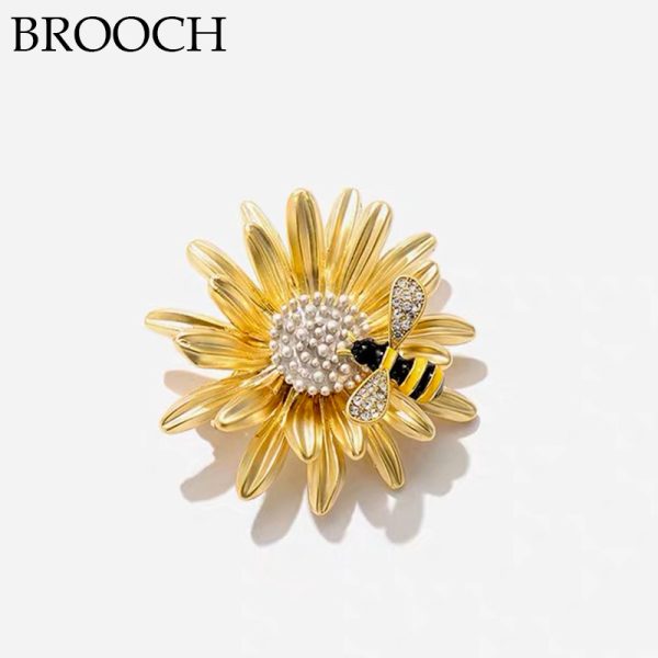 Fashionable and exquisite sweet little daisy little bee brooch high-end female matte brooch accessories