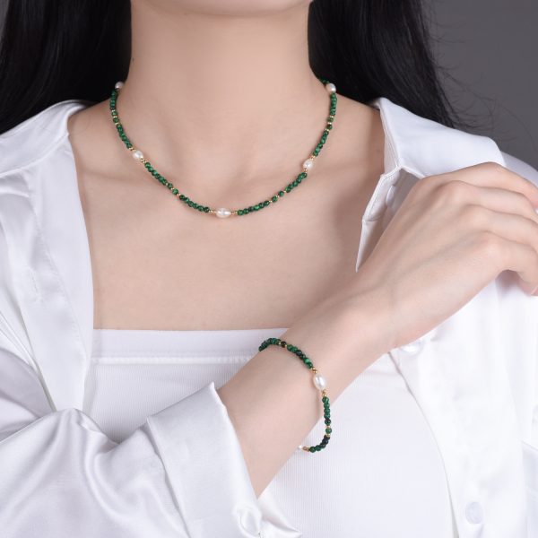 Natural malachite necklace for women French retro beaded clavicle necklace accessories simple high-end necklace